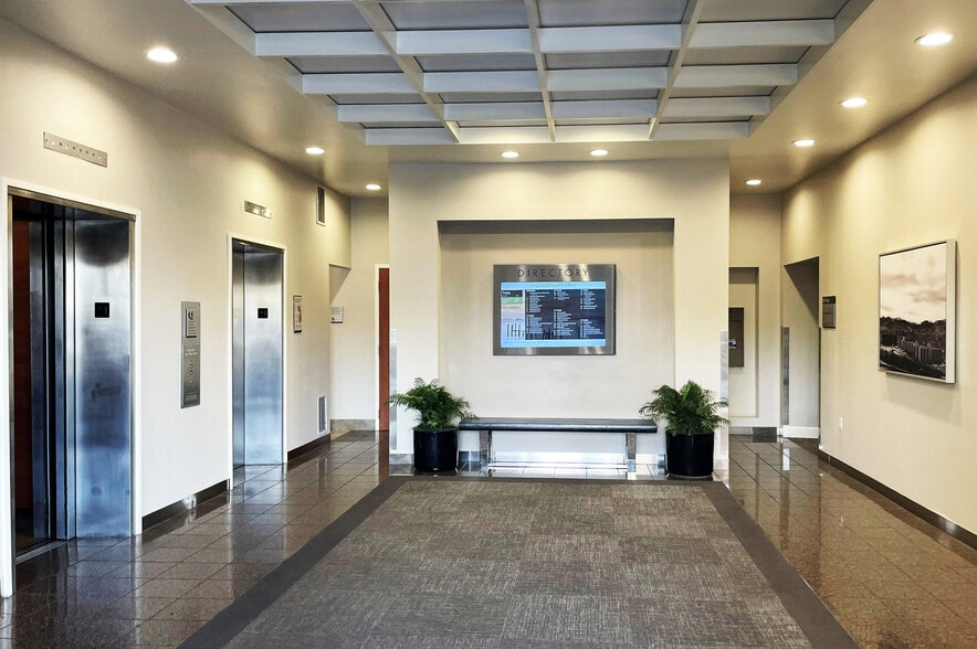 1050 Northgate Dr, San Rafael, CA à louer - Hall d’entrée – Image 3 sur 8