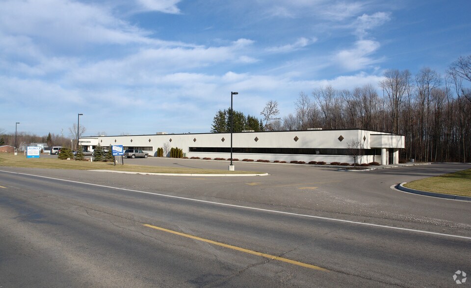 2500 N Elms Rd, Flint, MI à vendre - Photo de l’immeuble – Image 2 sur 3