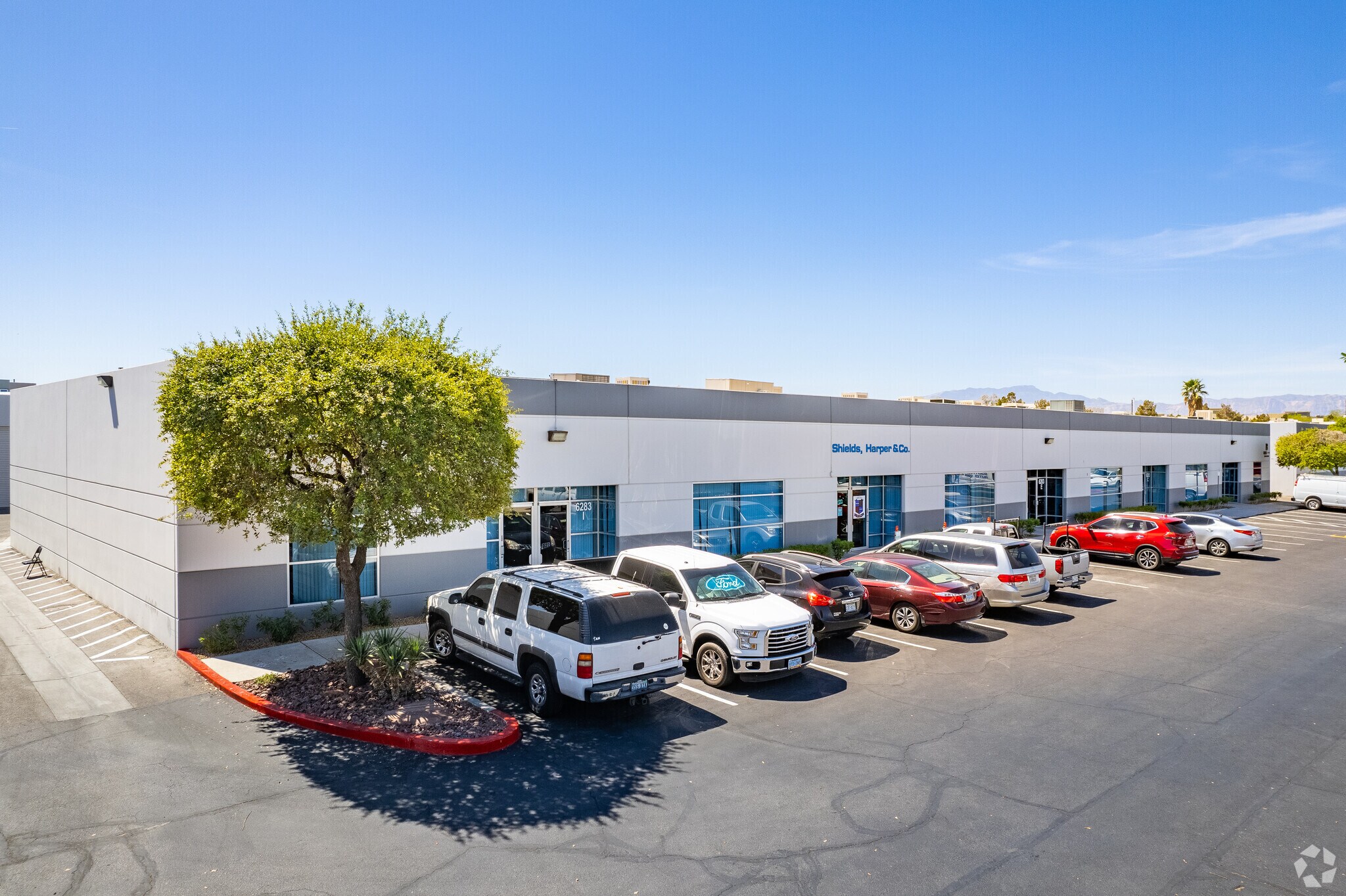 6283 Dean Martin Dr, Las Vegas, NV à louer Photo principale– Image 1 sur 5