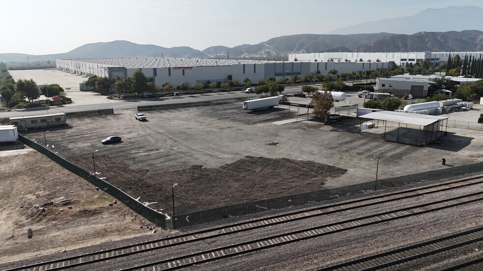 19800 Cajon blvd, San Bernardino, CA à vendre - Photo de l’immeuble – Image 2 sur 15