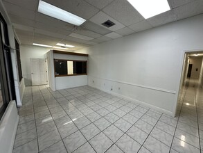 8318-8320 Bird Rd, Miami, FL à louer Photo intérieure– Image 2 sur 4