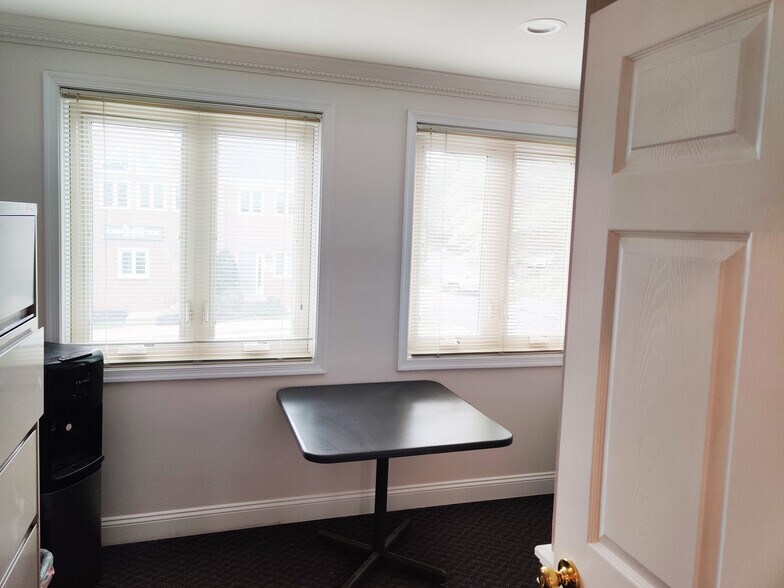 5641-5699 Columbia Pike, Falls Church, VA à louer - Photo de l’immeuble – Image 3 sur 13