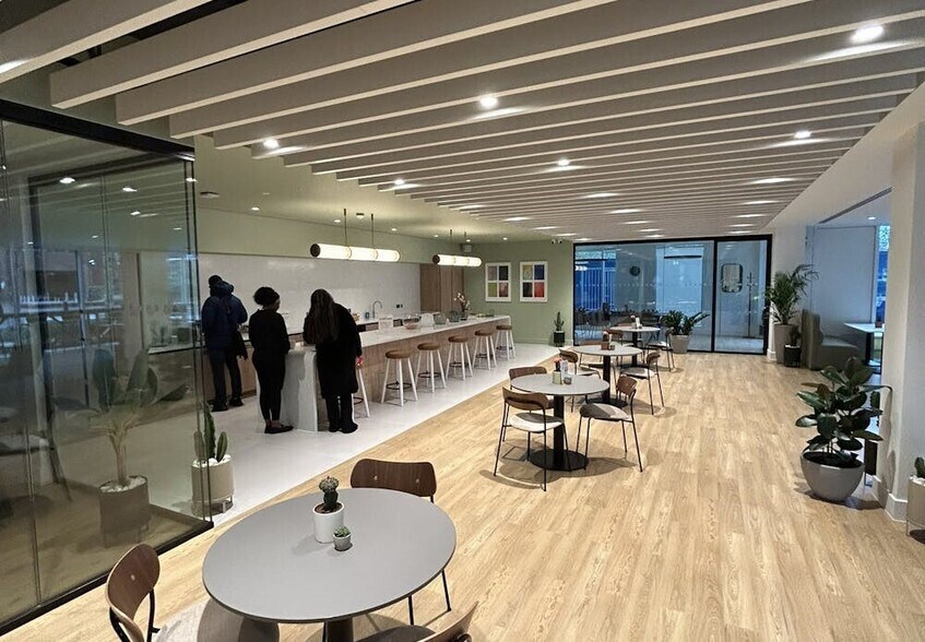 85 Uxbridge Rd, Londres à louer - Photo de l’immeuble – Image 3 sur 19