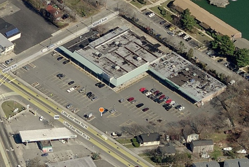 369 Little East Neck Rd, West Babylon, NY à louer - Photo principale – Image 1 sur 3