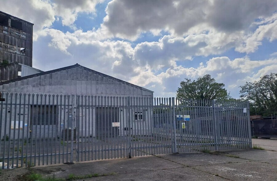 Shoreham Rd, Upper Beeding à louer - Photo de l’immeuble – Image 3 sur 5
