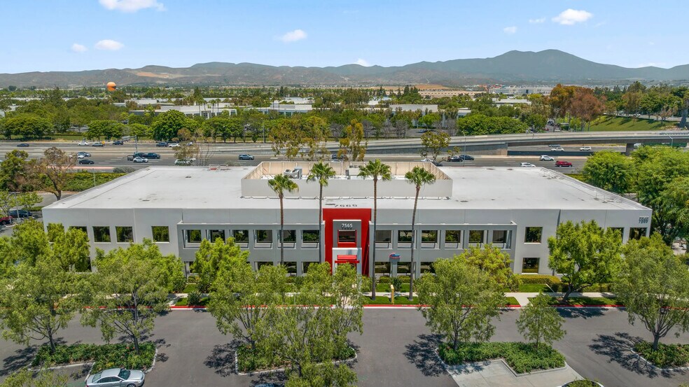 7525 Irvine Center Dr, Irvine, CA à louer - Photo de l’immeuble – Image 3 sur 4