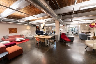 219 Dufferin St, Toronto, ON à louer Photo de l’immeuble– Image 1 sur 7
