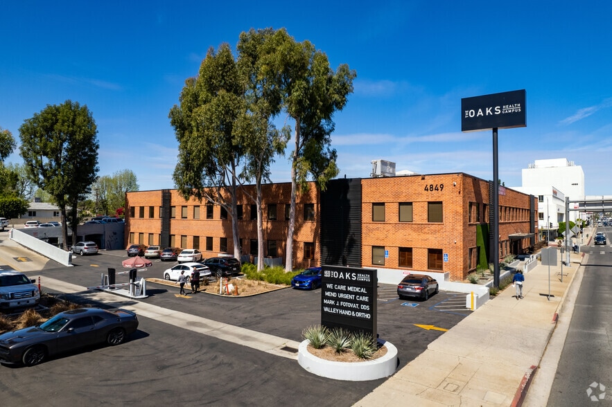 4835-4849 Van Nuys Blvd, Sherman Oaks, CA à louer - Photo principale – Image 2 sur 2