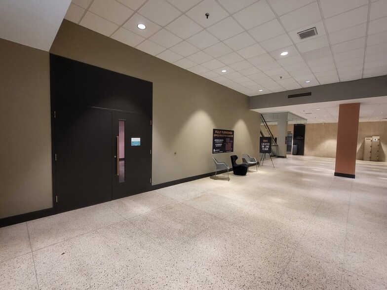 220 Broadway Ave S, Rochester, MN à vendre - Photo intérieure – Image 2 sur 27