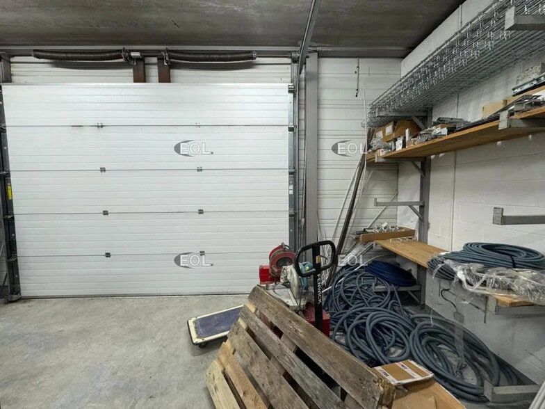 Local d’activités dans Champs-sur-Marne à louer - Photo intérieure – Image 2 sur 8