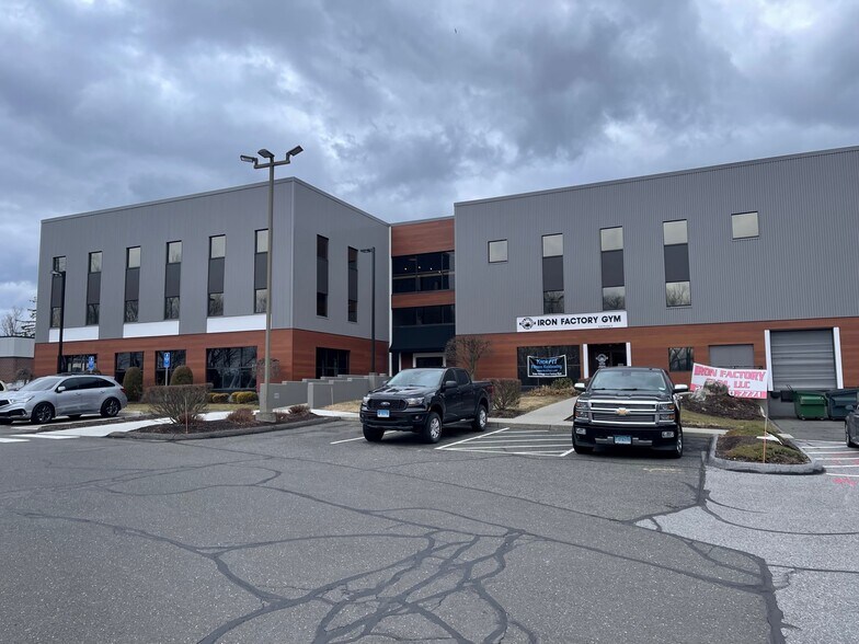 195 Federal Rd, Brookfield, CT à louer - Photo de l’immeuble – Image 1 sur 4