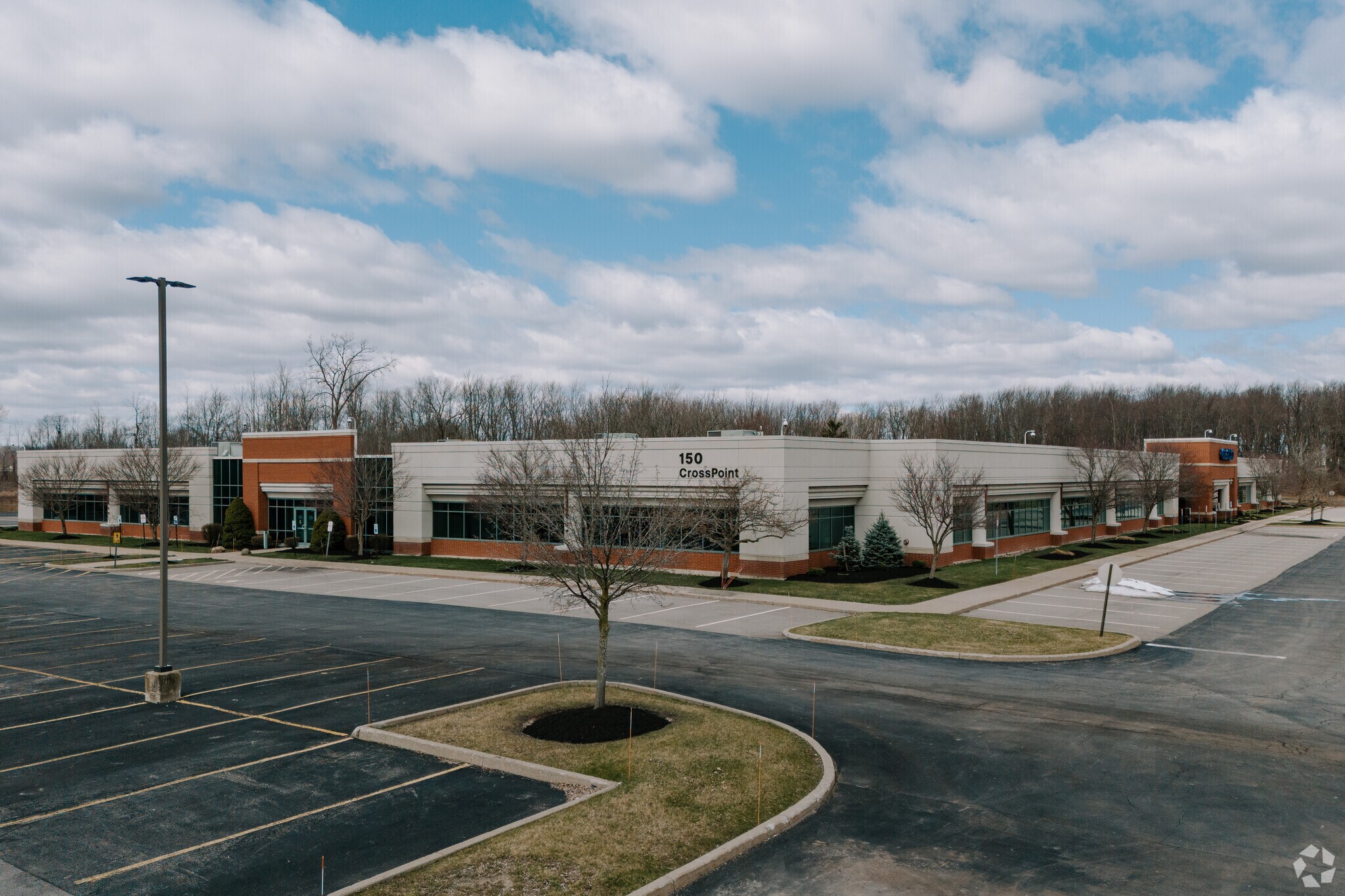 150 CrossPoint Pky, Amherst, NY à louer Photo principale– Image 1 sur 14