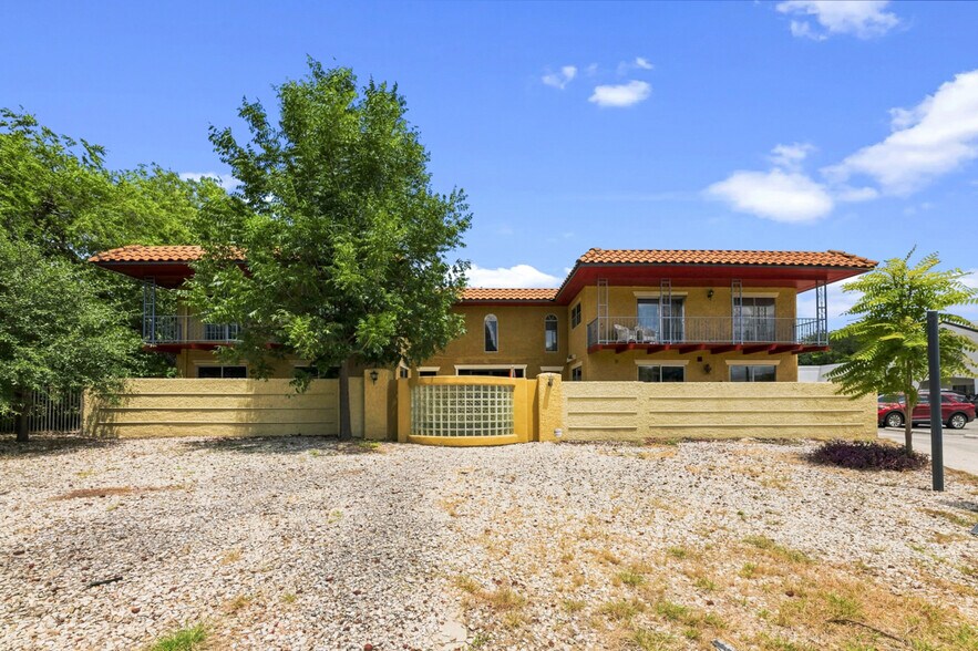 1131 Babcock Rd, San Antonio, TX à vendre - Photo de l’immeuble – Image 2 sur 25