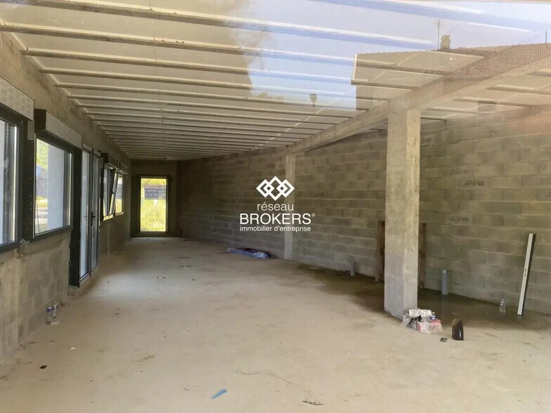 Bureau dans Crolles à louer - Photo de la construction – Image 2 sur 4