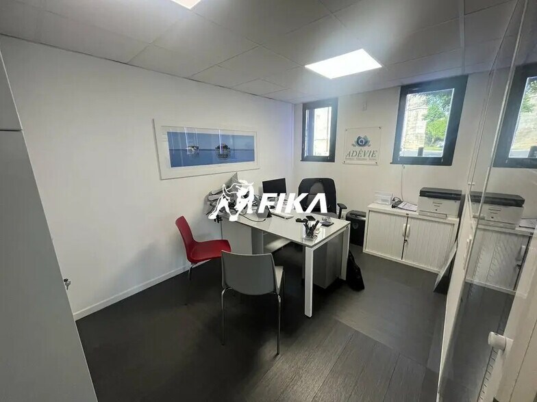 83 Avenue Montesquieu, Saint-Médard-en-Jalles à vendre - Photo de l’immeuble – Image 3 sur 12