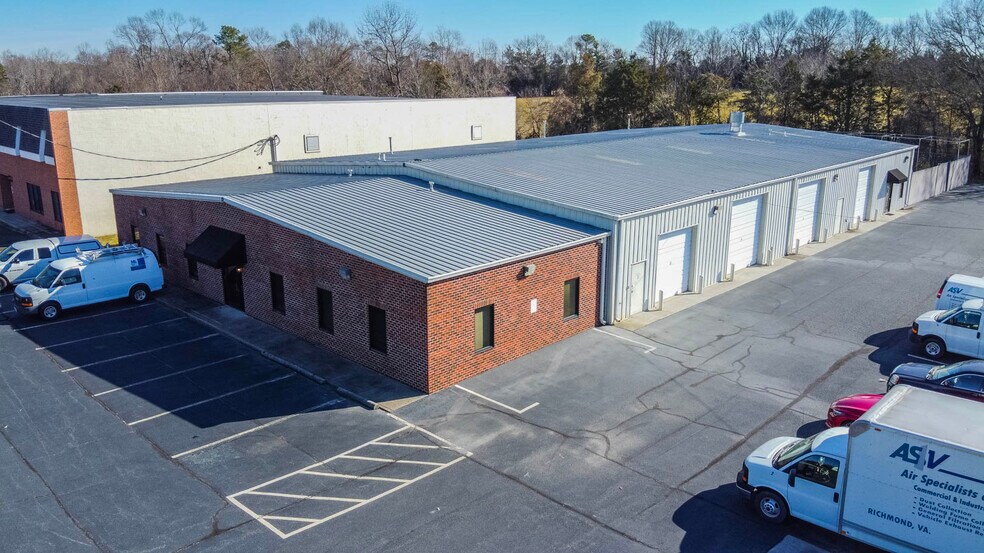 12927 Plaza Dr, Richmond, VA à louer - Photo de l’immeuble – Image 1 sur 37