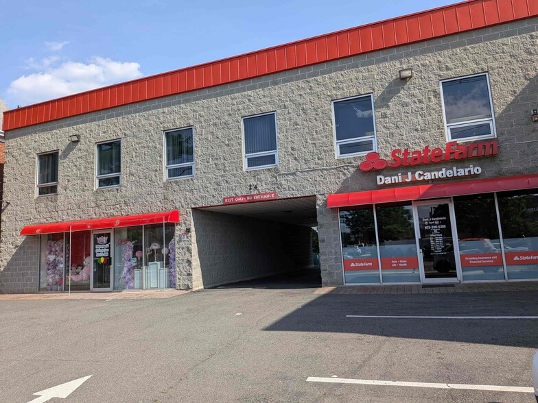 24 Outwater Ln, Garfield, NJ à louer - Photo de l’immeuble – Image 1 sur 2
