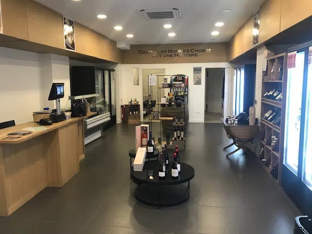 Plus de détails pour 97 Rue Louis Rouquier, Levallois-Perret - Local commercial à louer