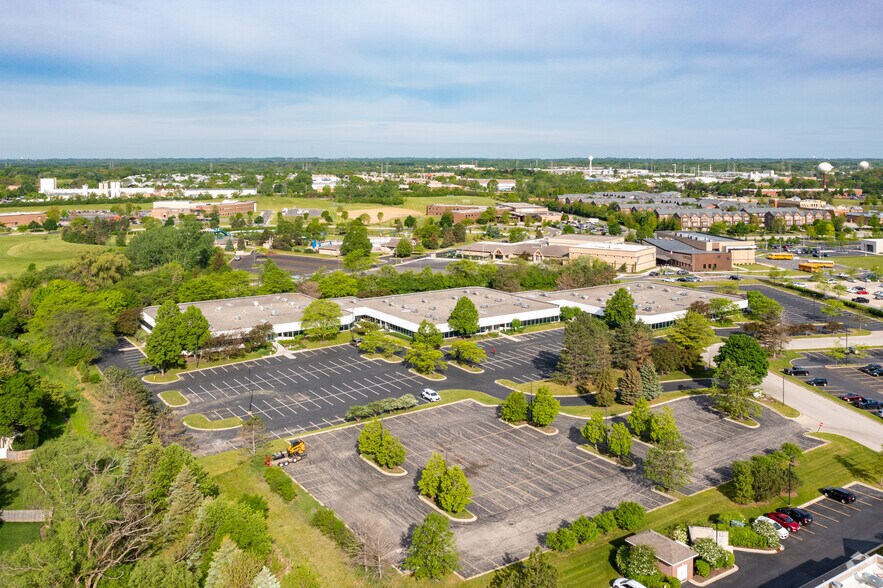 536-616 Atrium Dr, Vernon Hills, IL à louer - Aérien – Image 3 sur 22