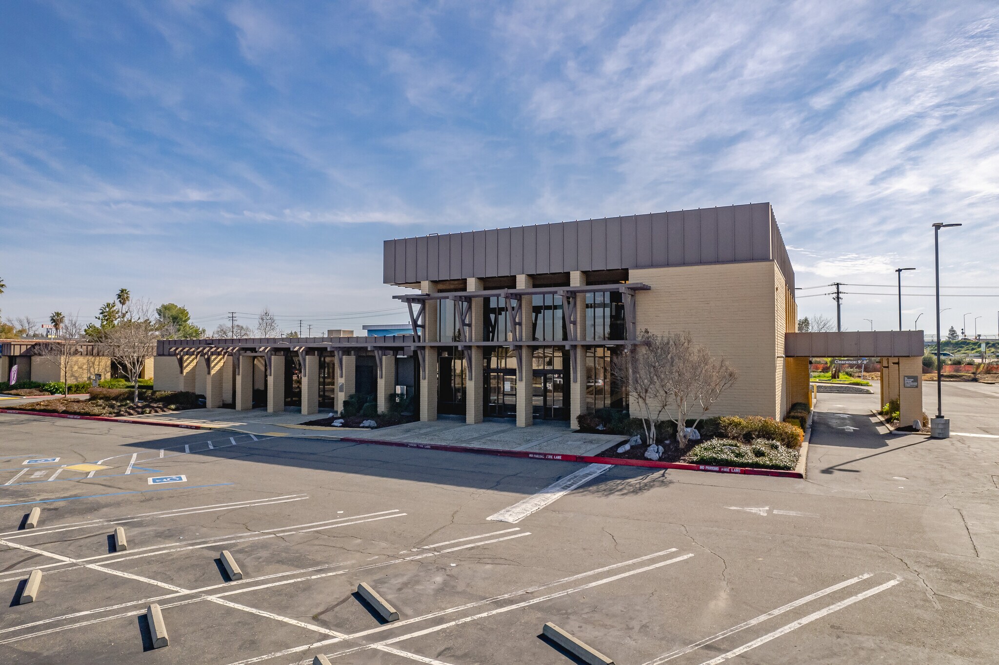 110 Harding Blvd, Roseville, CA à louer Photo principale– Image 1 sur 16