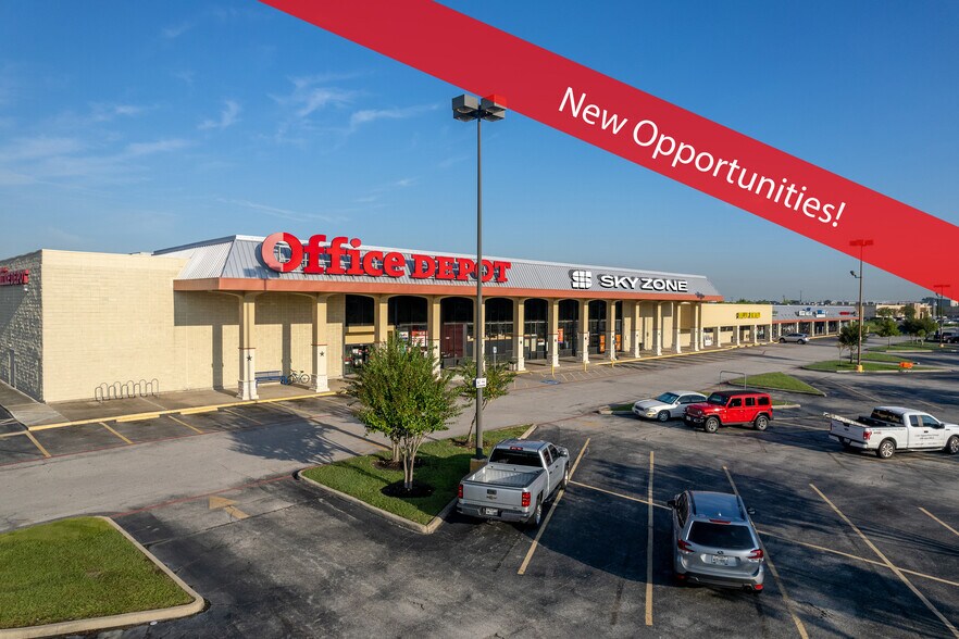 2004-2032 N Main St, Pearland, TX à louer - Photo de l’immeuble – Image 1 sur 10