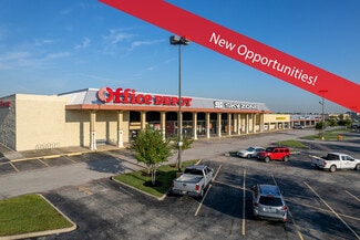 Plus de détails pour 2004-2032 N Main St, Pearland, TX - Local commercial à louer