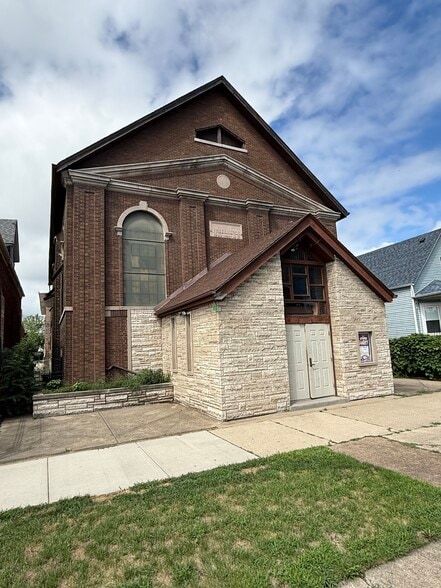 10324 S Avenue J, Chicago, IL à vendre - Photo de l’immeuble – Image 2 sur 11