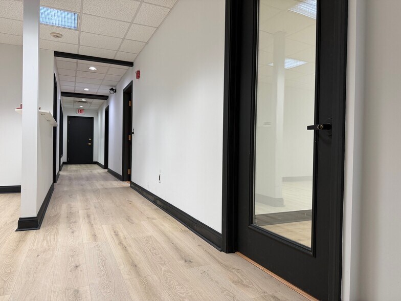 960 Reservoir Ave, Cranston, RI à louer - Photo de l’immeuble – Image 3 sur 18