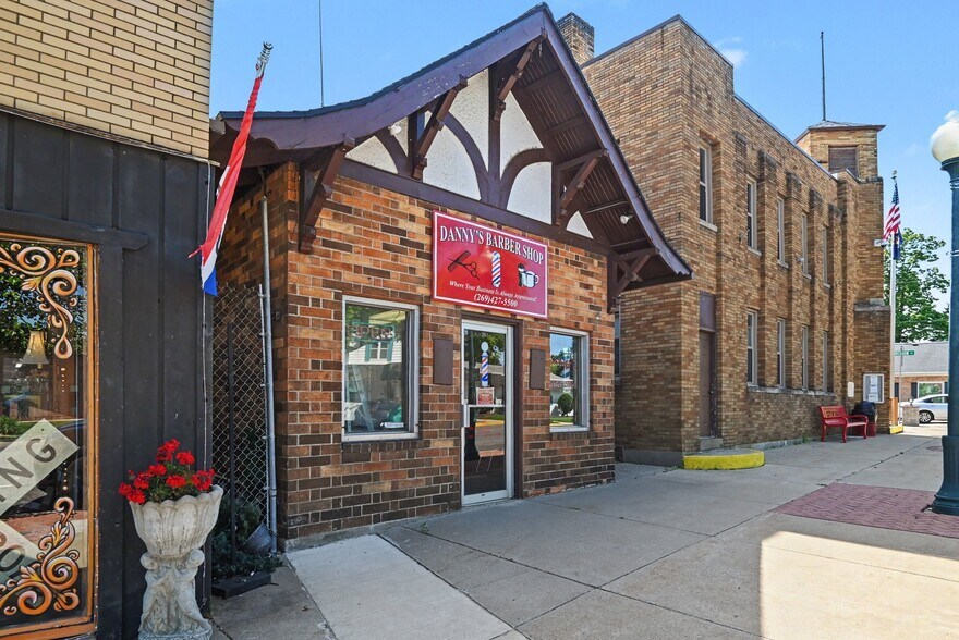 253 W Monroe St, Bangor, MI à vendre - Photo de l’immeuble – Image 2 sur 19