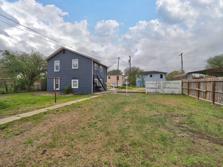 307 E Lee Ave, Kingsville, TX à vendre - Photo principale – Image 1 sur 17