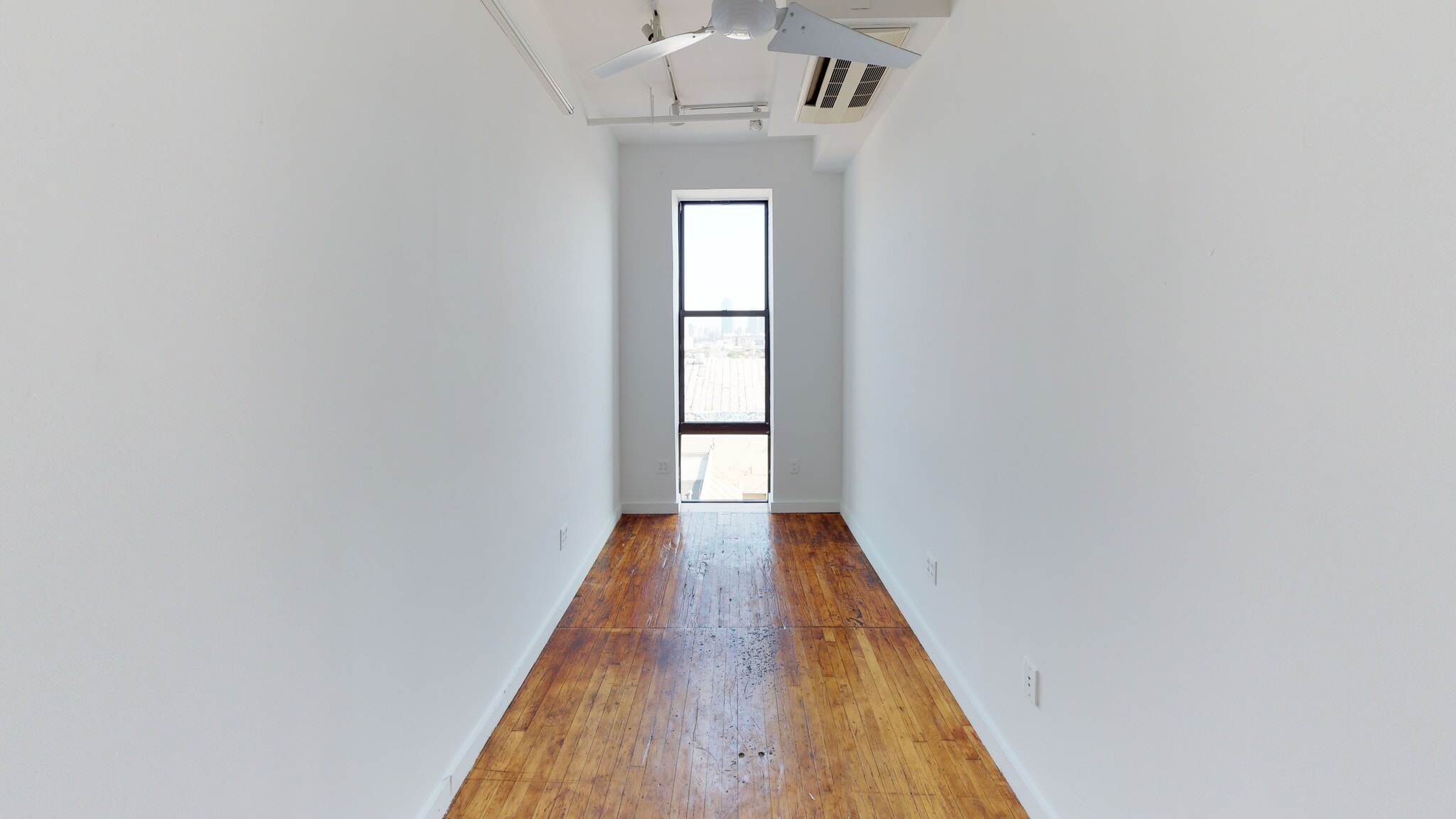 649 Morgan Ave, Brooklyn, NY à louer Photo intérieure– Image 1 sur 5