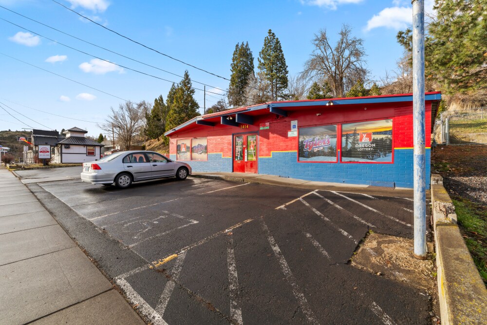 1414 Oregon Ave, Klamath Falls, OR à vendre Photo principale– Image 1 sur 42