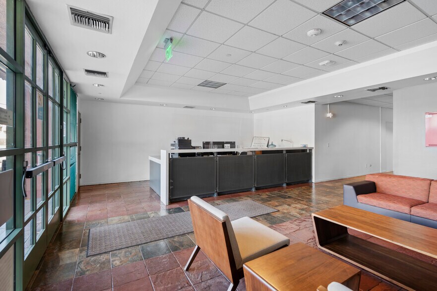 800 S Main St, Burbank, CA à louer - Photo de l’immeuble – Image 3 sur 50