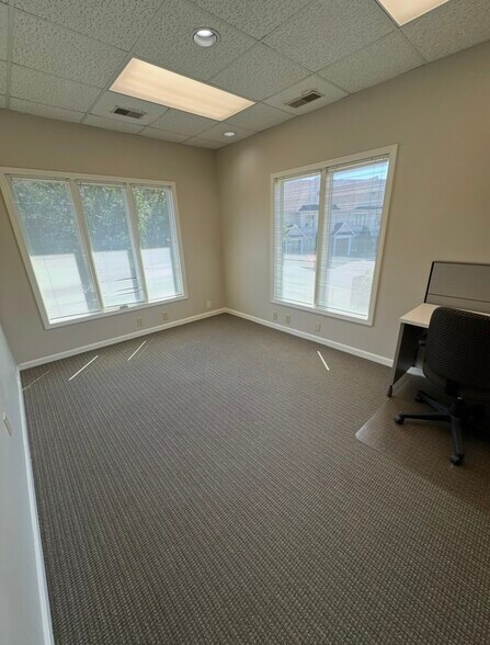 6511 Glenridge Park Pl, Louisville, KY à louer - Photo de l’immeuble – Image 3 sur 9