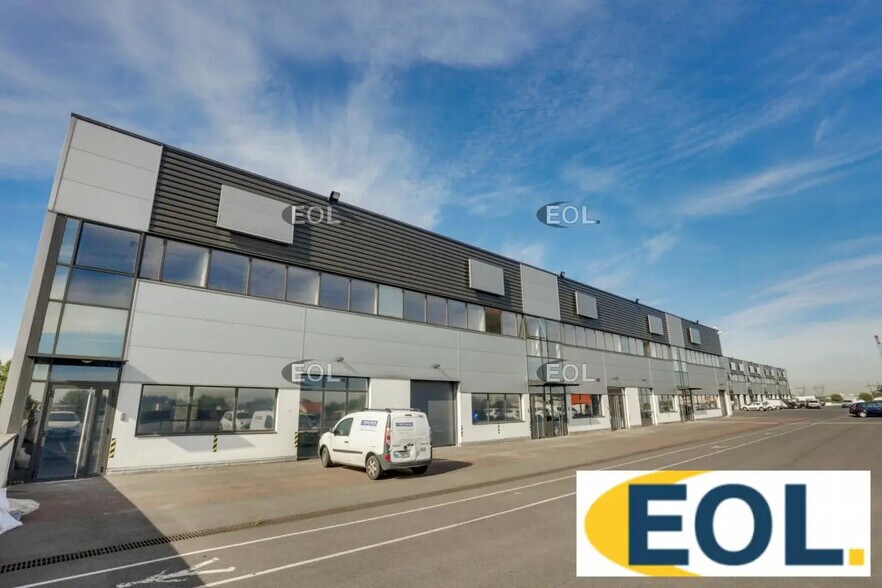 Local d’activités dans Saint-Denis à louer - Photo de l’immeuble – Image 3 sur 7