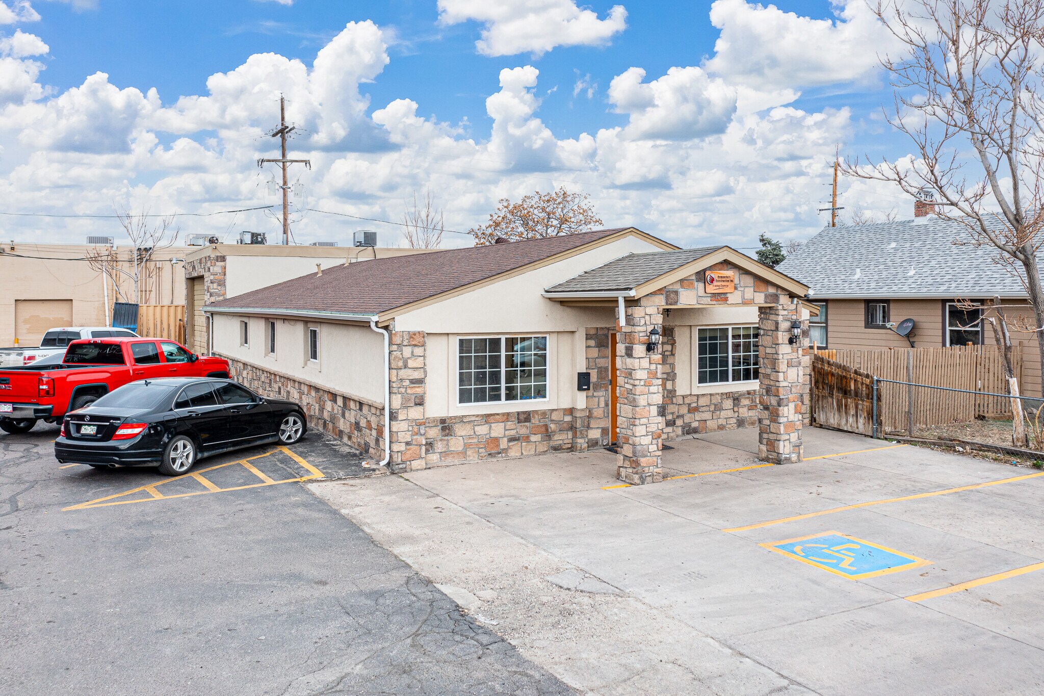 1515 Chester St, Aurora, CO à vendre Photo principale– Image 1 sur 30