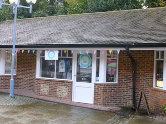 Plus de détails pour St Martins Walk, Dorking - Local commercial à louer