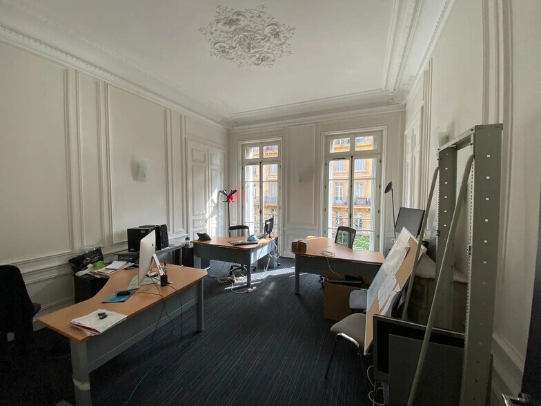 Bureau dans Marseille à louer - Photo de l’immeuble – Image 2 sur 9