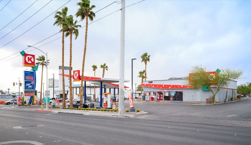 1140 E Charleston Blvd, Las Vegas, NV à vendre Photo de l’immeuble– Image 1 sur 7