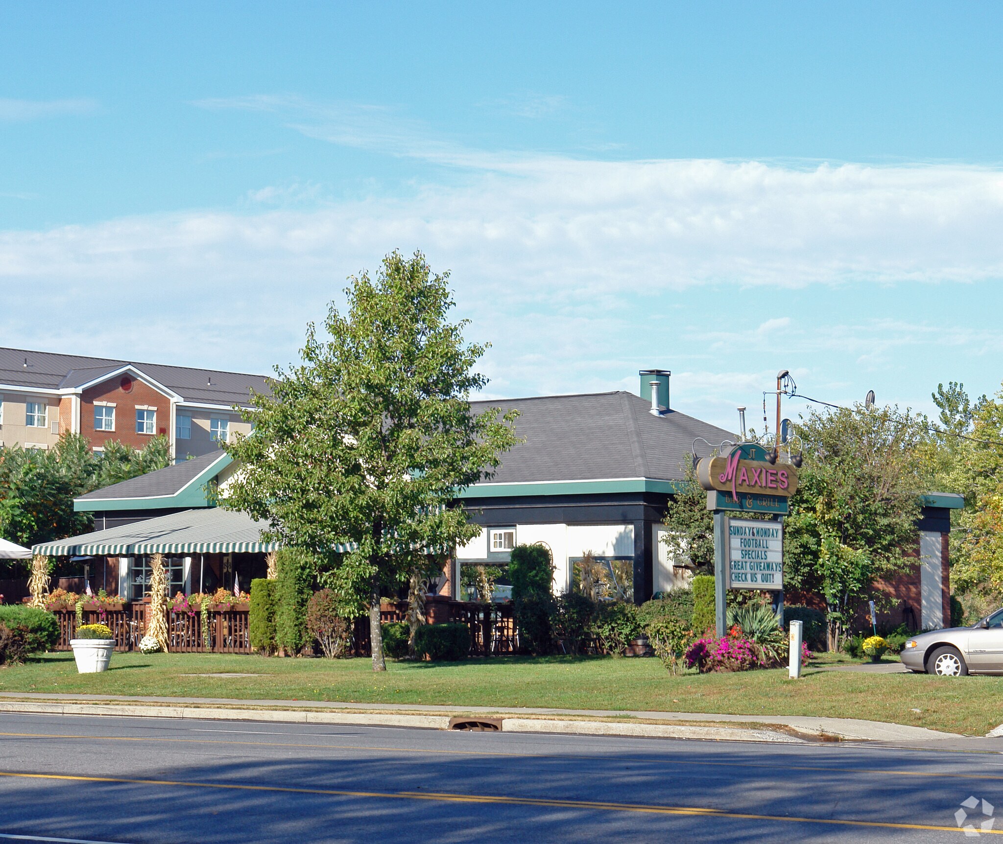 240-242 Wolf Road portefeuille de 2 biens à vendre sur LoopNet.fr Photo principale– Image 1 sur 3