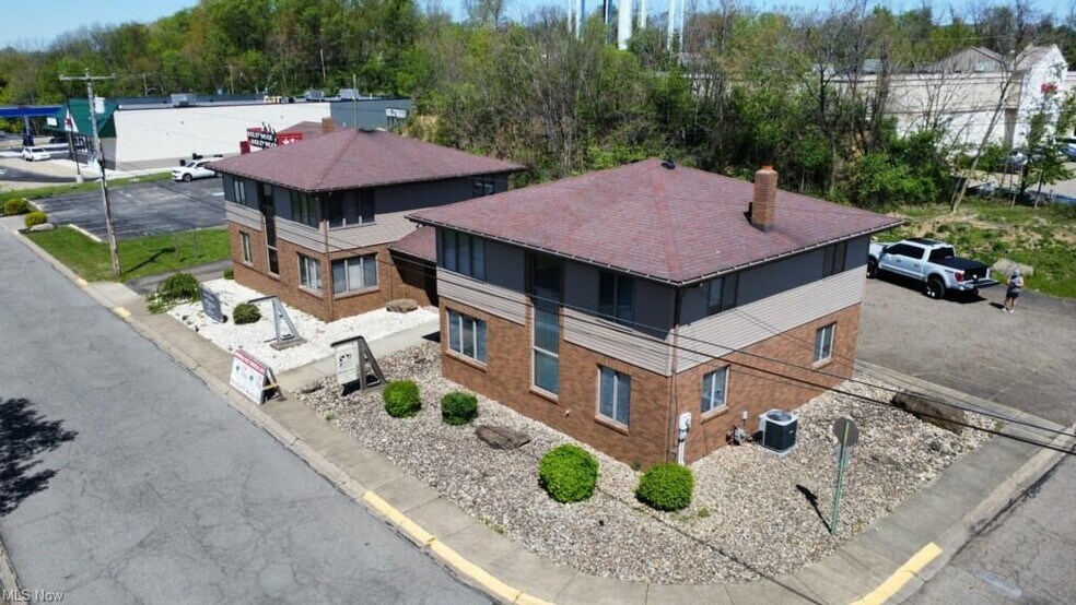 204 Ivy St, Weirton, WV à louer - Photo de l’immeuble – Image 2 sur 7