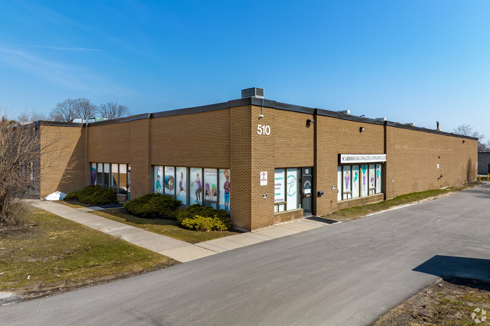 510 Coronation Dr, Toronto, ON à louer Photo principale– Image 1 sur 6
