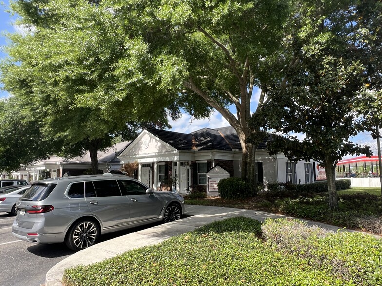 693 W Lumsden Rd, Brandon, FL à vendre - Photo de l’immeuble – Image 3 sur 35