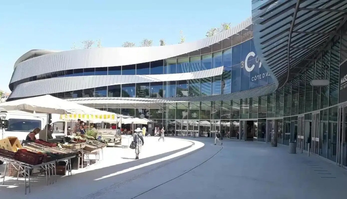 180 Avenue Eugène Donadei, Saint-Laurent-du-Var à vendre Photo de l’immeuble– Image 1 sur 3