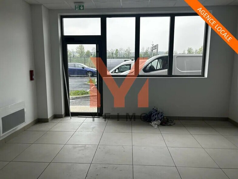 Local d'activités dans Buchelay à vendre - Photo de l’immeuble – Image 3 sur 5
