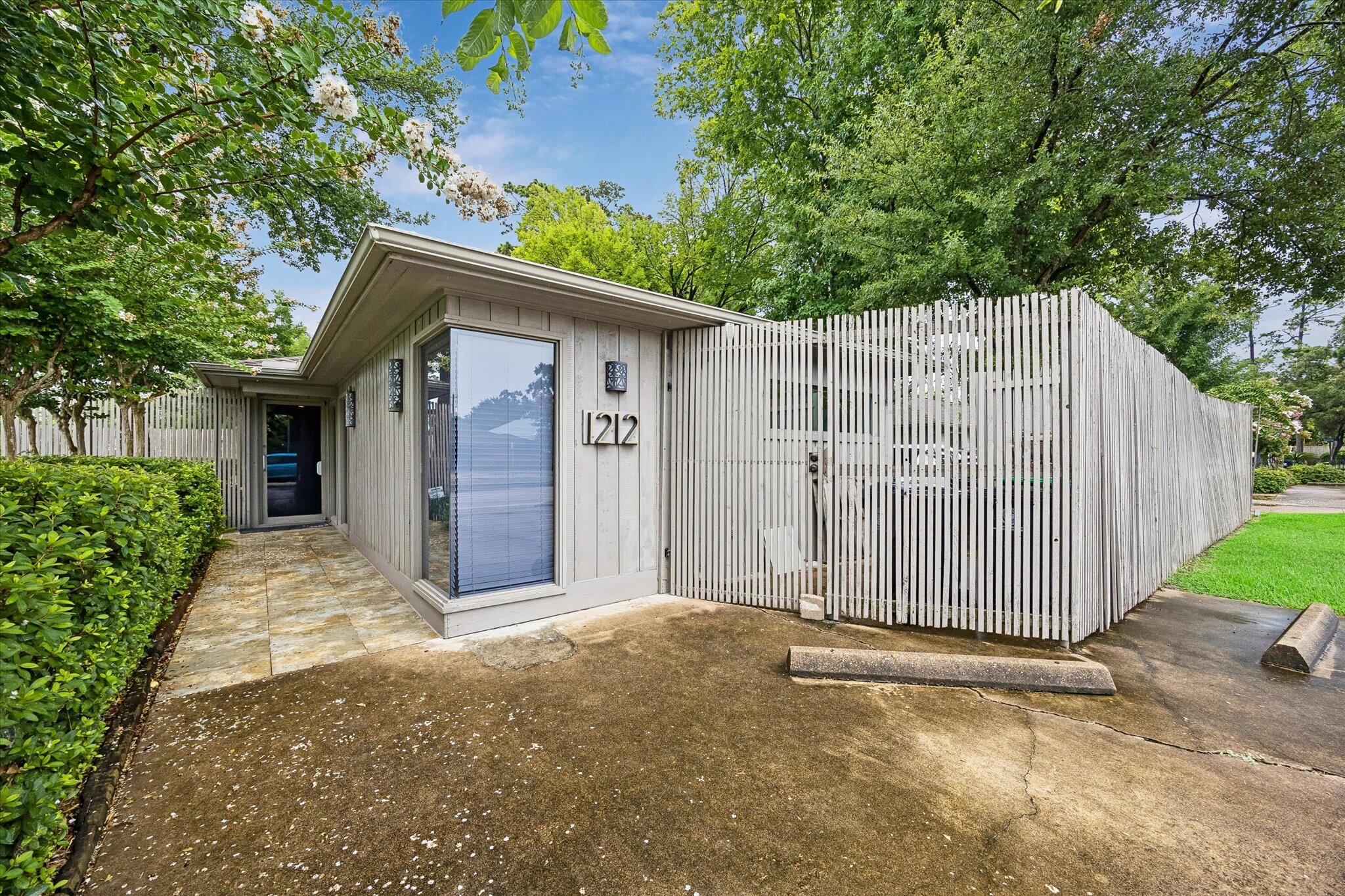 1212 Antoine Dr, Houston, TX à louer Photo de l’immeuble– Image 1 sur 9