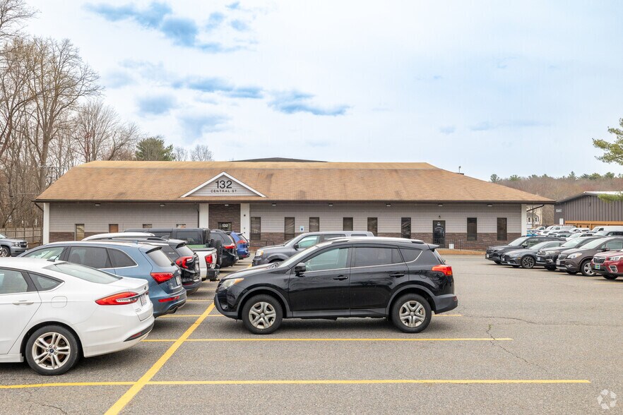 132 Central St, Foxborough, MA à vendre - Photo de l’immeuble – Image 3 sur 4