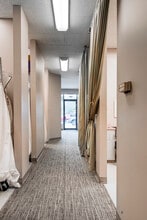 2140 34th Ave SW, Calgary, AB à louer Photo intérieure– Image 2 sur 2