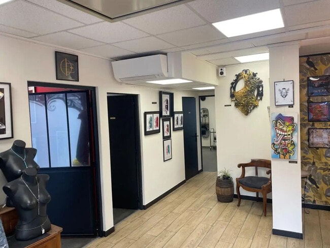 Plus de détails pour Local commercial à louer