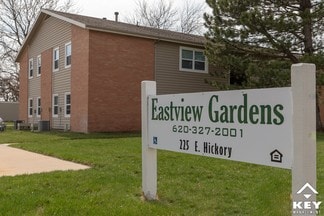 Plus de détails pour 225 E Hickory St, Hesston, KS - Logement à vendre